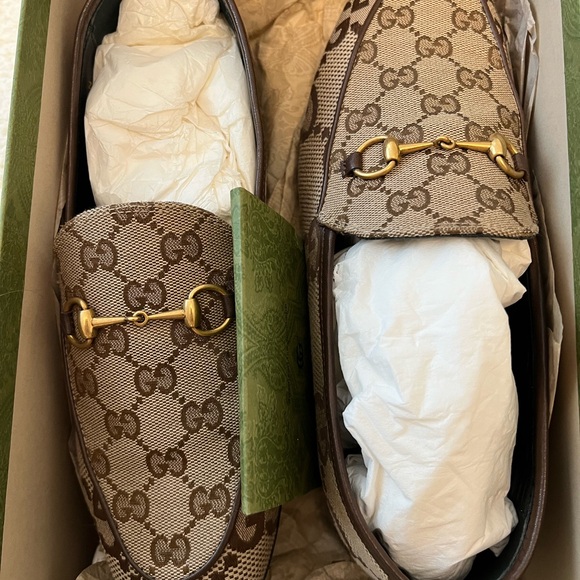Gucci Beige and Gold Signature Loafers - Picture 1 of 5